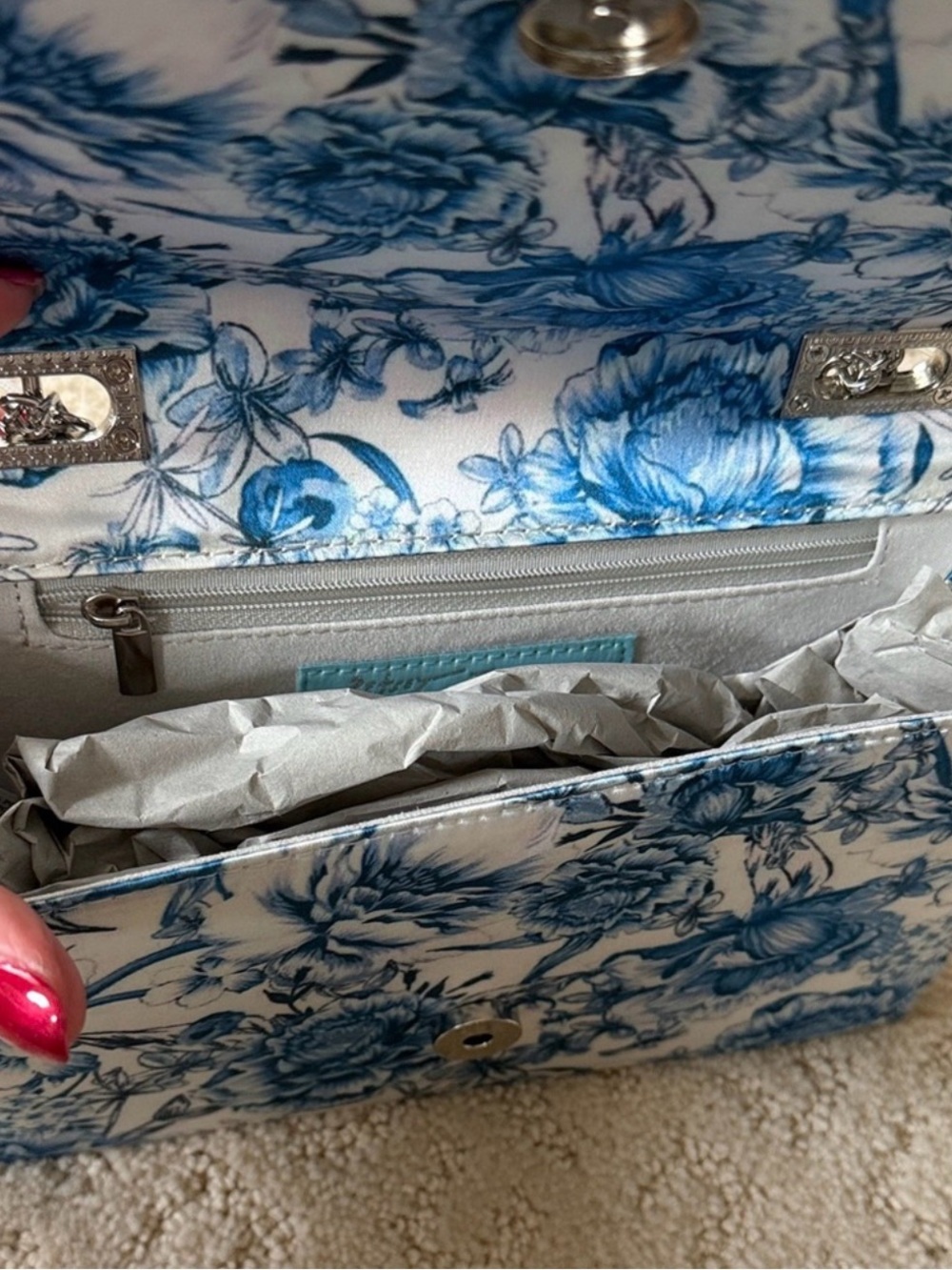 NWT Betsey Johnson Blue Floral Bow Chain Shoulder Bag with Heart Charm - Picture 3 of 6